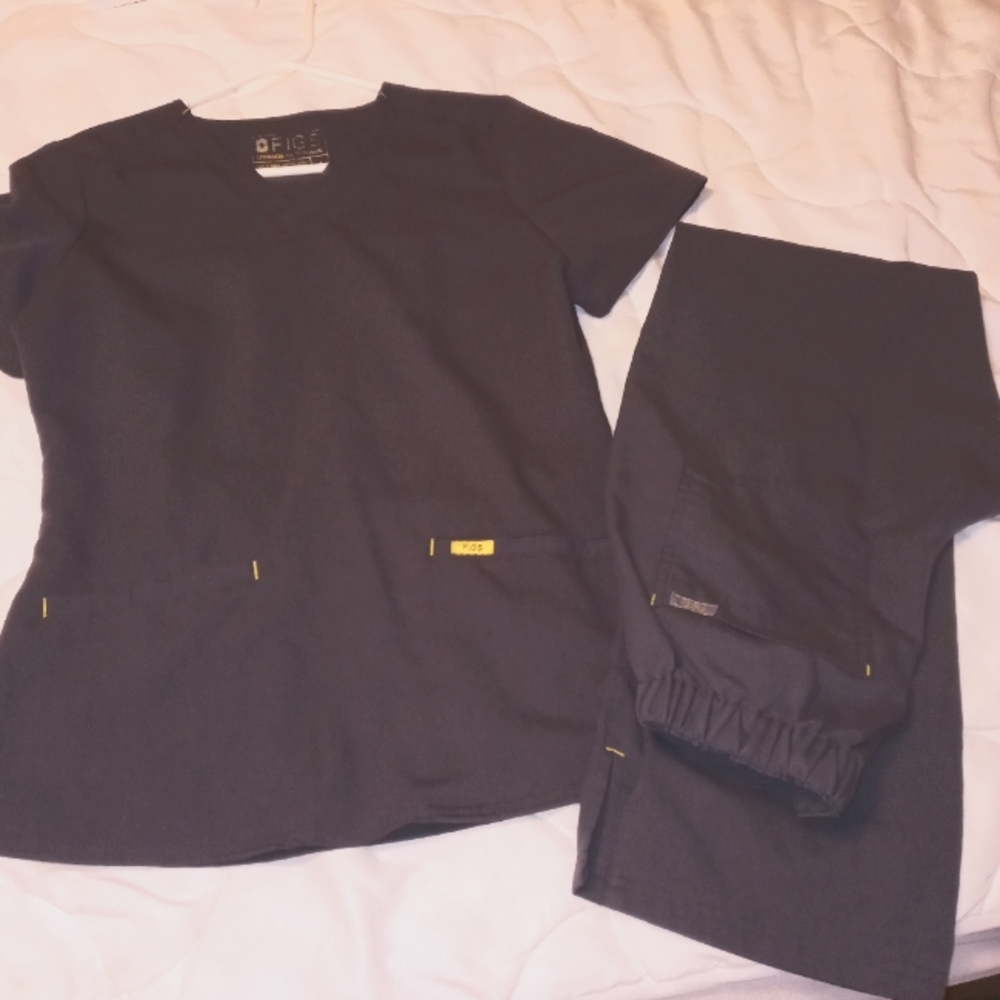 Figs Yellow Tag Womens X-Small Charcoal Scrubs.. Excellent condition. No flaws!